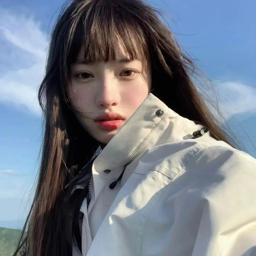 院子里的女人